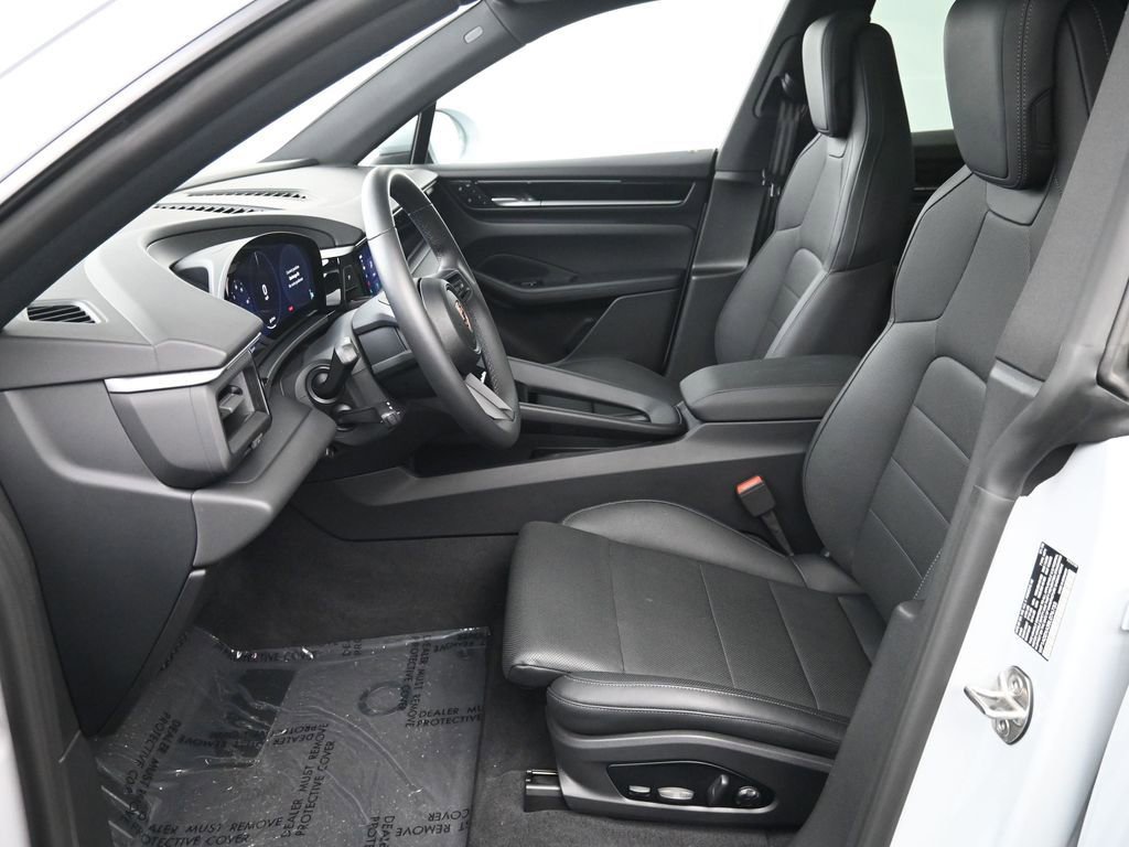 Certified 2025 Porsche Macan Electric image 7