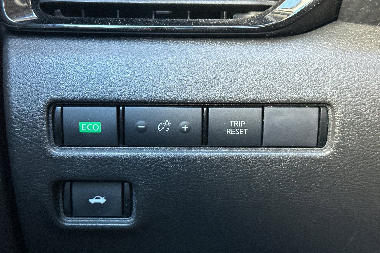 Used 2023 Nissan Sentra SV FWD image 41