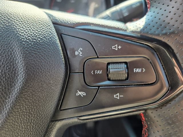 Used 2025 Chevrolet Trax RS w/ Sunroof Package FWD image 34