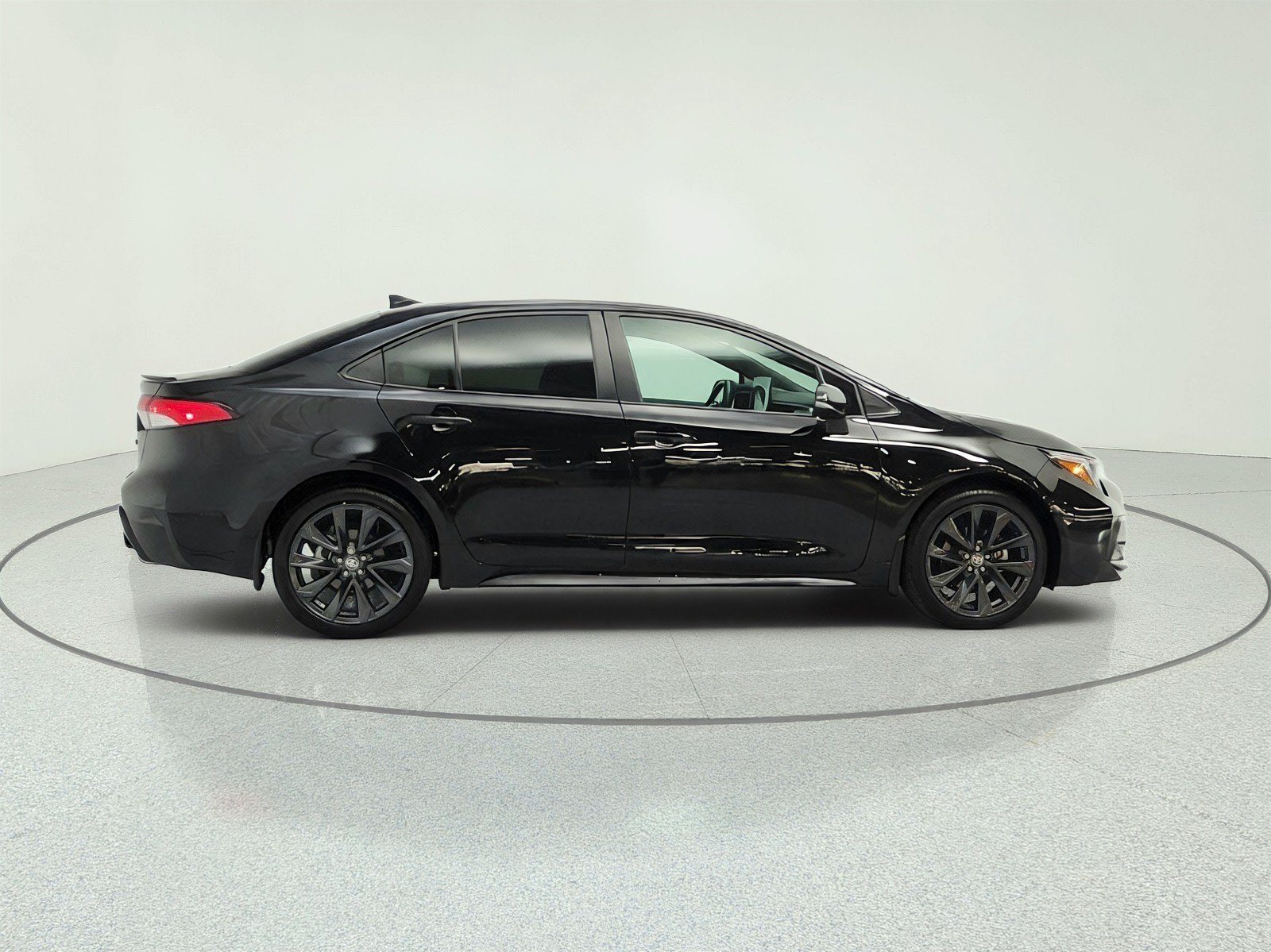 Used 2025 Toyota Corolla SE w/ SE Premium Package FWD image 4