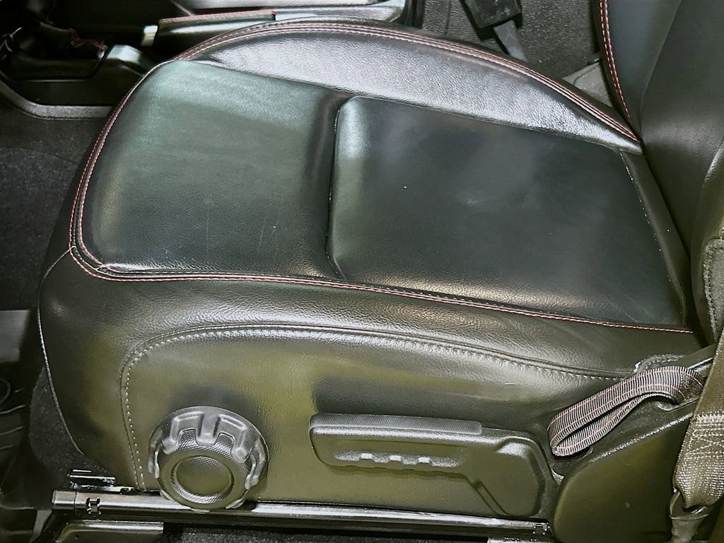 Used 2022 Jeep Wrangler Unlimited Rubicon w/ Cold Weather Group image 17