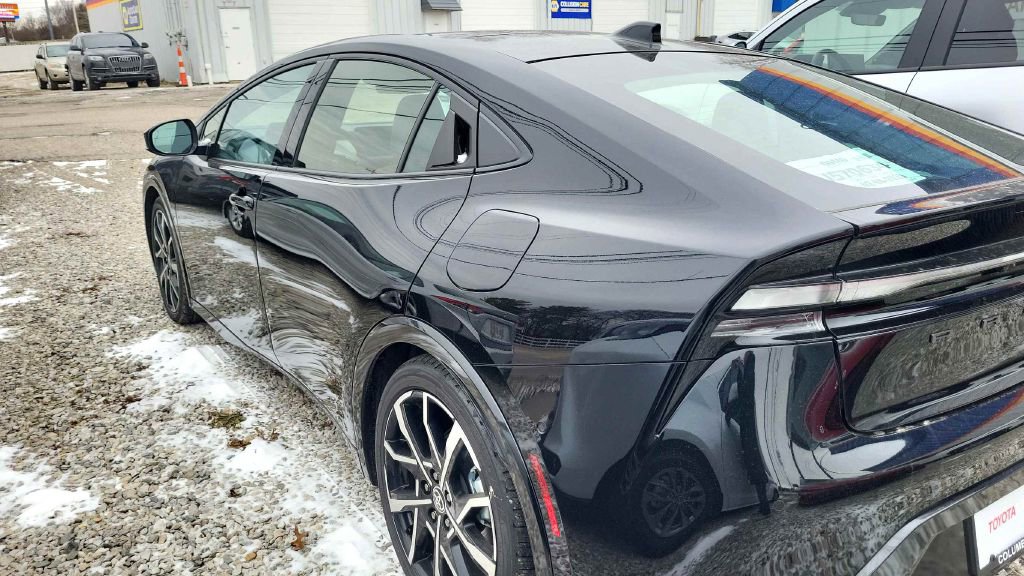 Used 2026 Toyota Prius Plug-In Hybrid image 3