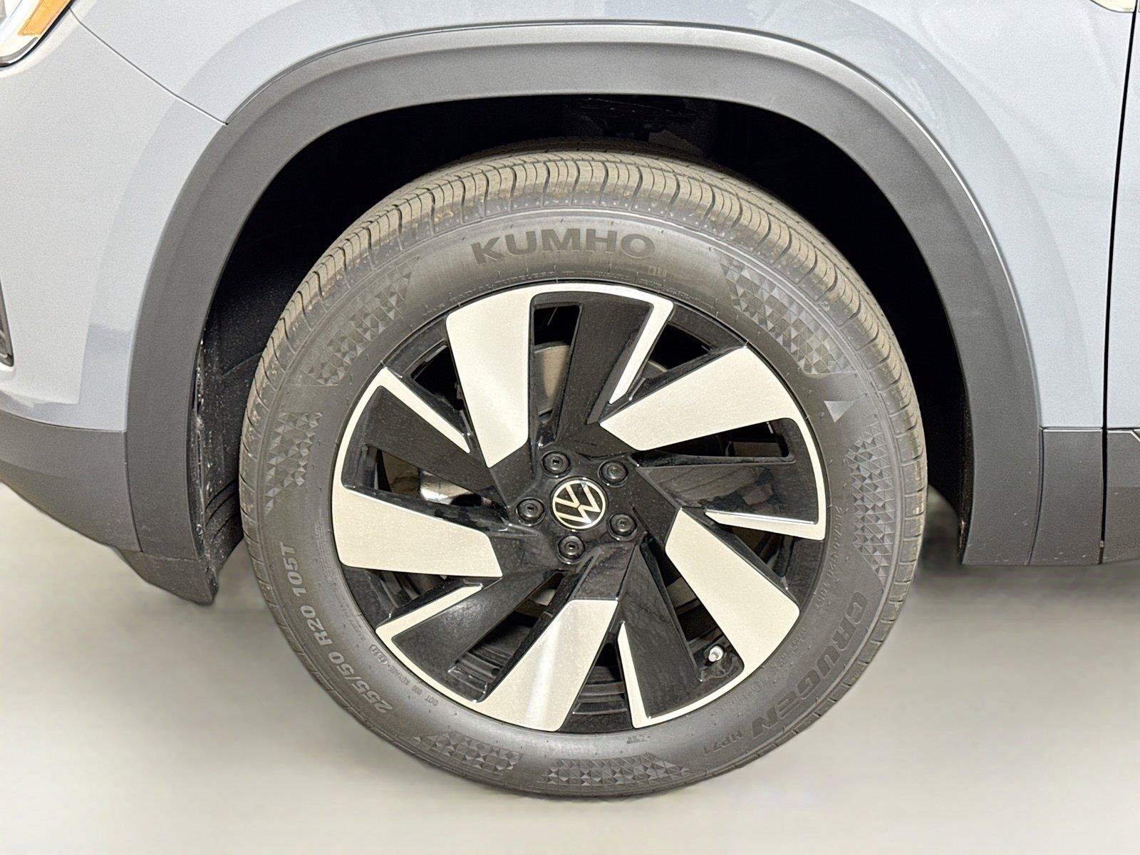 New 2026 Volkswagen Atlas Cross Sport SE FWD image 19