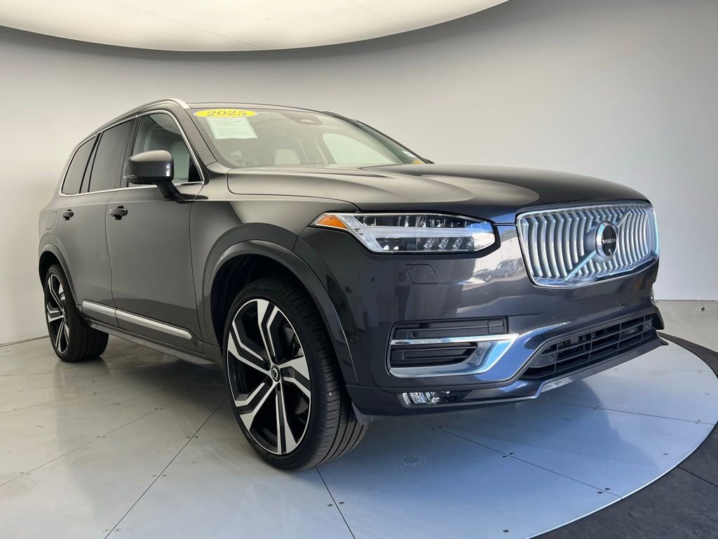 Used 2025 Volvo XC90 B6 Ultra w/ Protection Package Premier image 3
