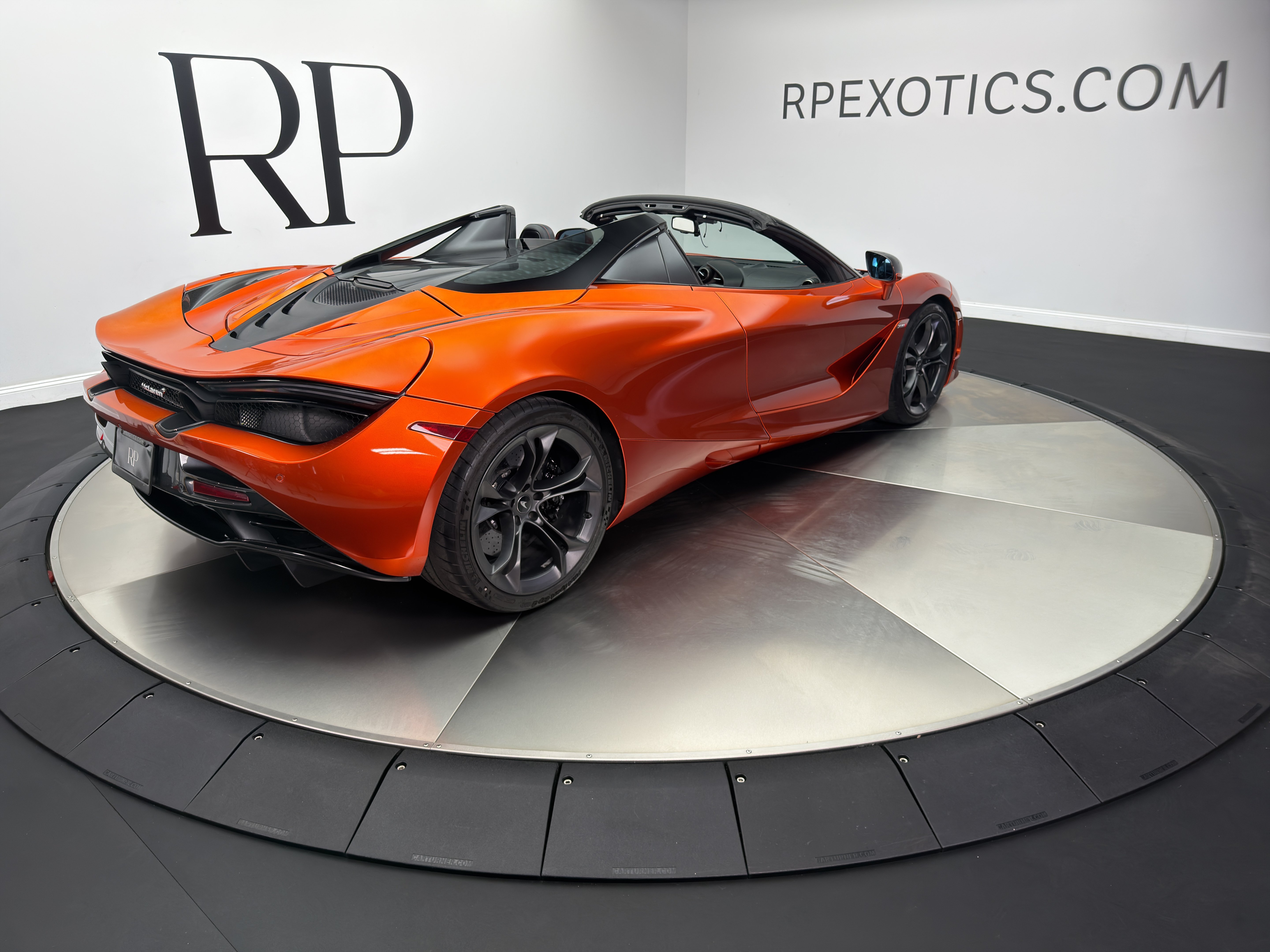 Used 2020 McLaren 720S Spider RWD image 6
