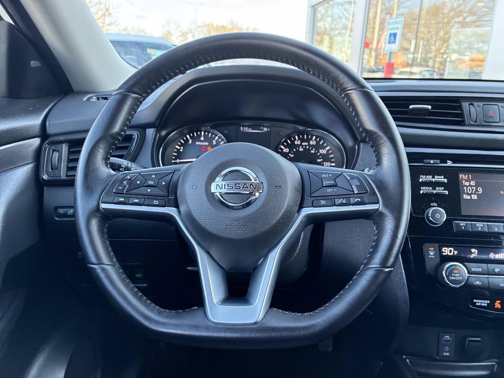 Used 2017 Nissan Rogue SV image 19