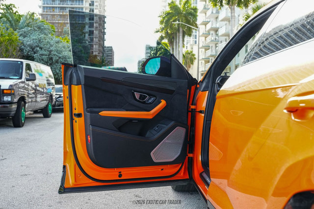 Used 2022 Lamborghini Urus image 22