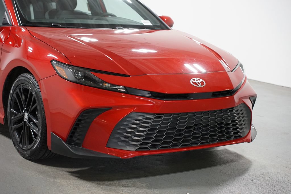 Used 2025 Toyota Camry SE FWD image 4