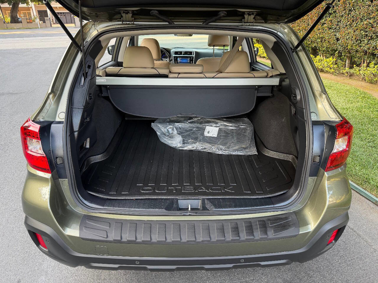 Used 2018 Subaru Outback 3.6R Limited AWD/4WD image 21