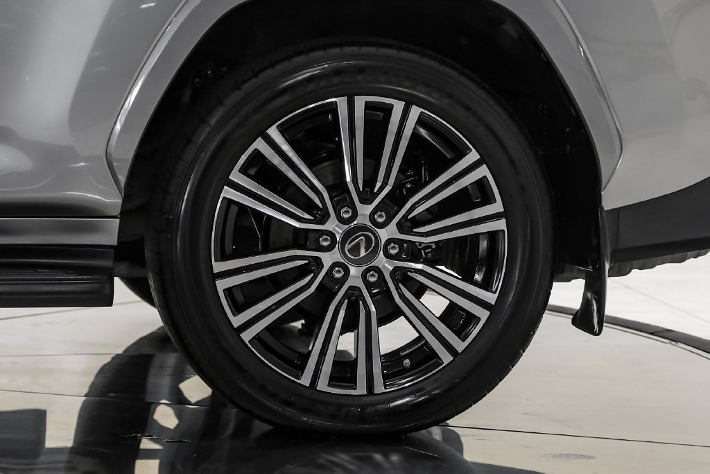 Used 2022 Lexus LX 600 4WD w/ Luxury Package image 61