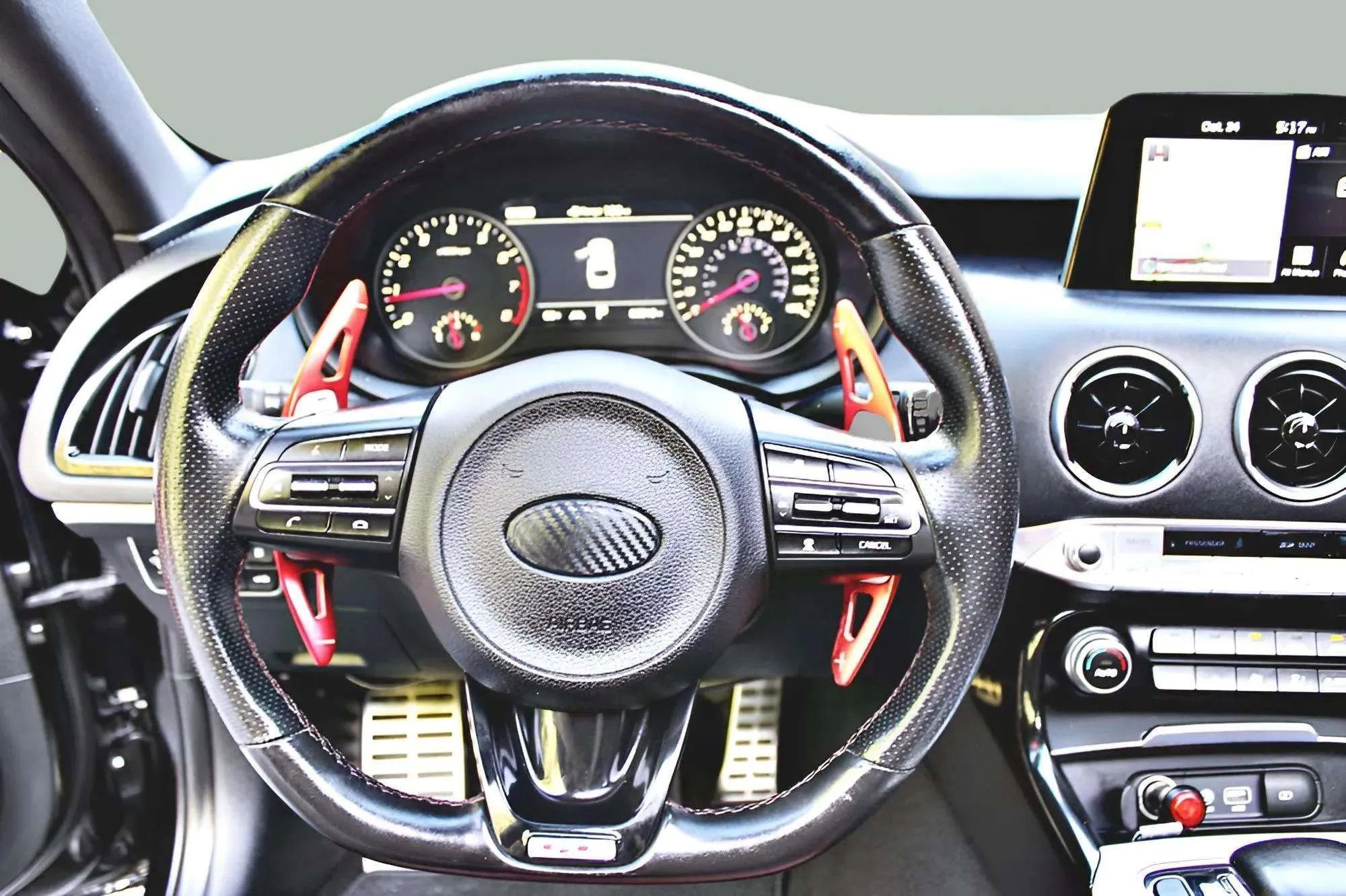 Used 2018 Kia Stinger GT2 image 15