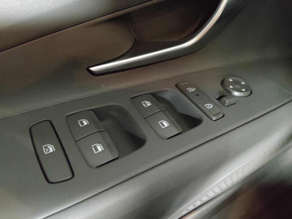 Used 2025 Hyundai Elantra SEL FWD image 27