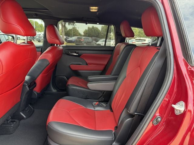 Used 2023 Toyota Highlander XSE FWD image 28