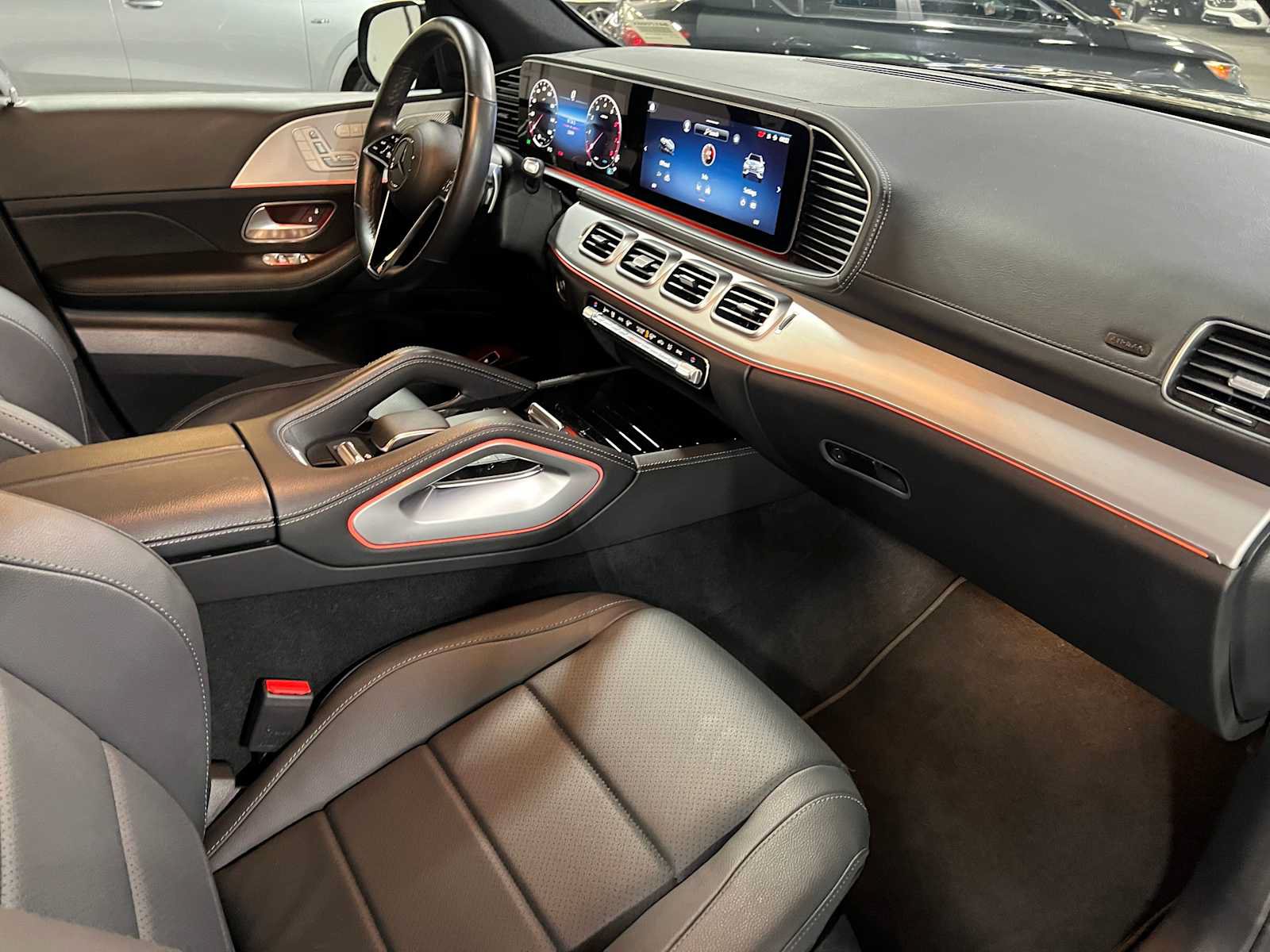 Used 2025 Mercedes-Benz GLS 450 4MATIC image 11