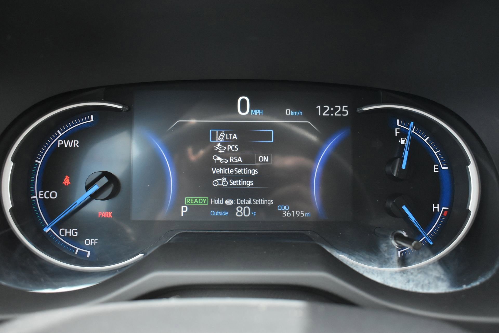 Used 2025 Toyota RAV4 LE AWD/4WD image 31