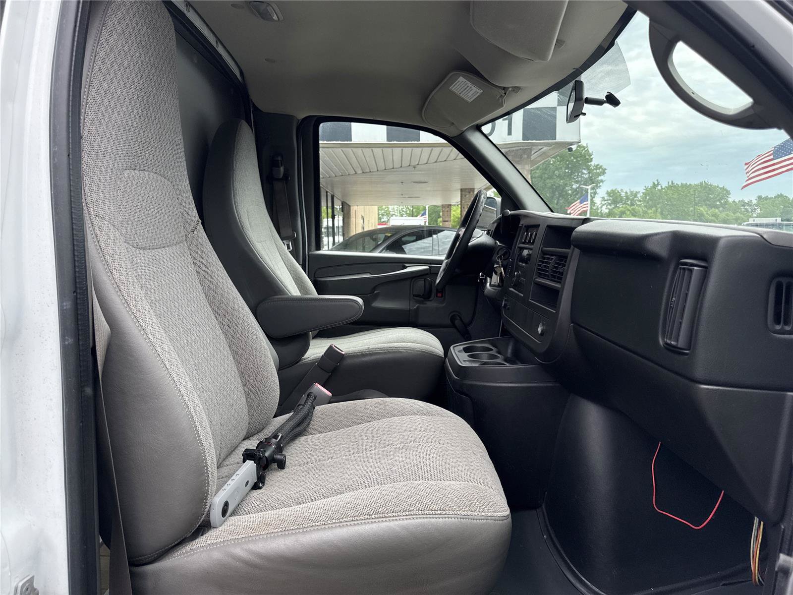 Used 2014 Chevrolet Express 3500 RWD image 14