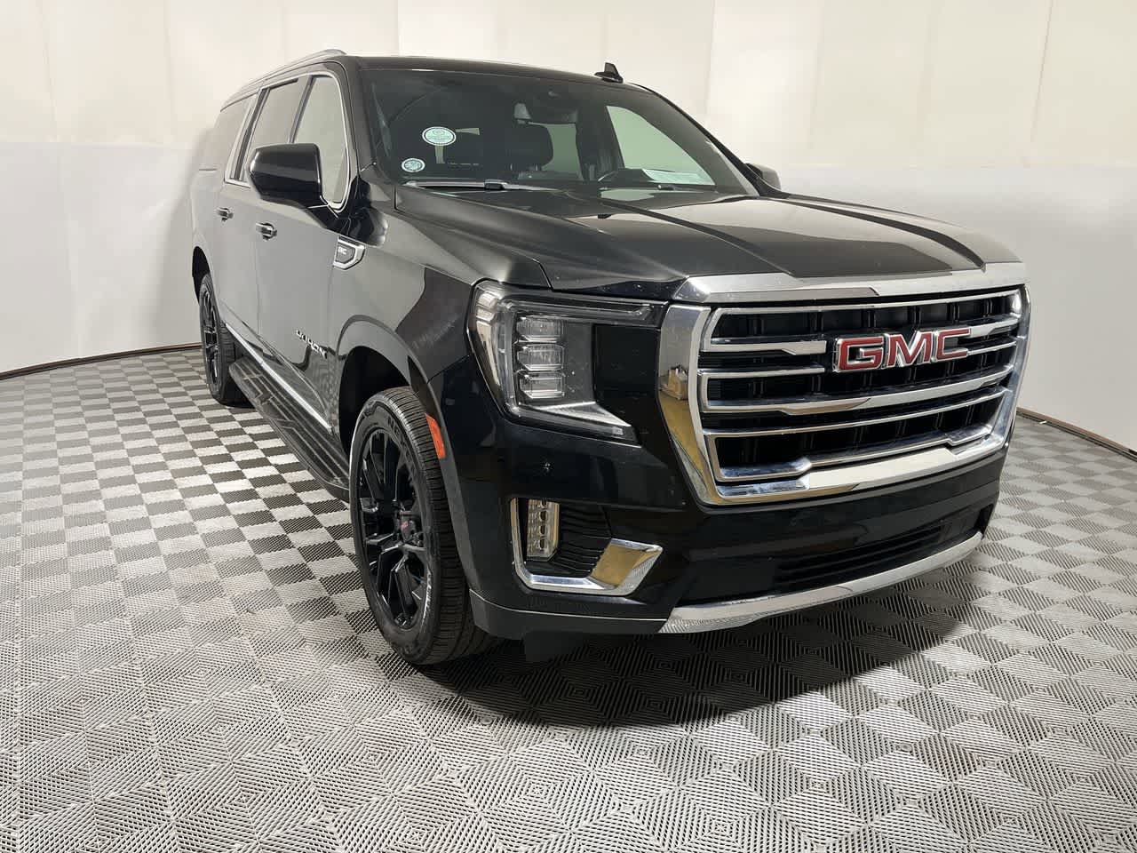 Used 2023 GMC Yukon XL SLT AWD/4WD image 2