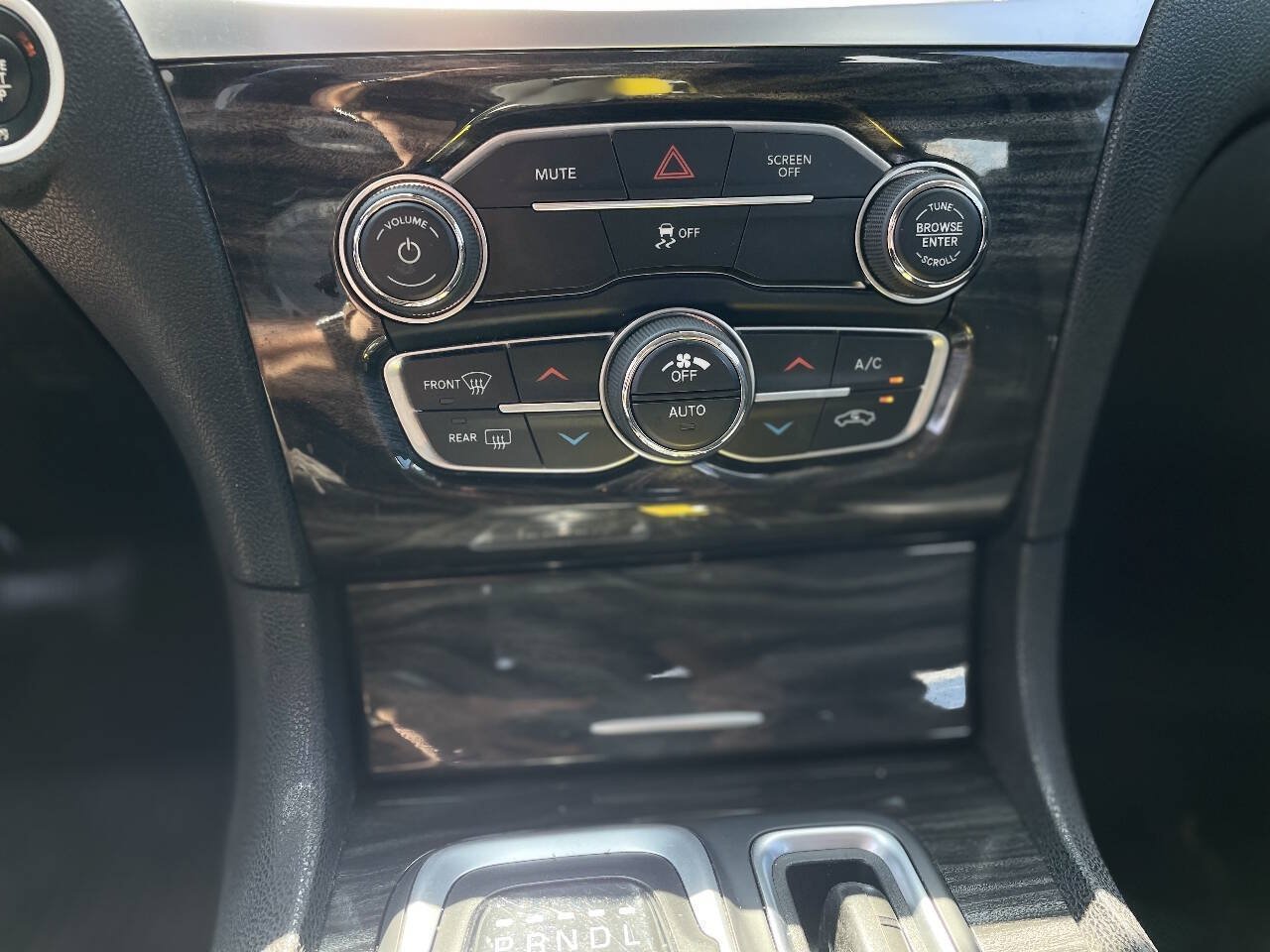 Used 2017 Chrysler 300 Limited RWD image 14
