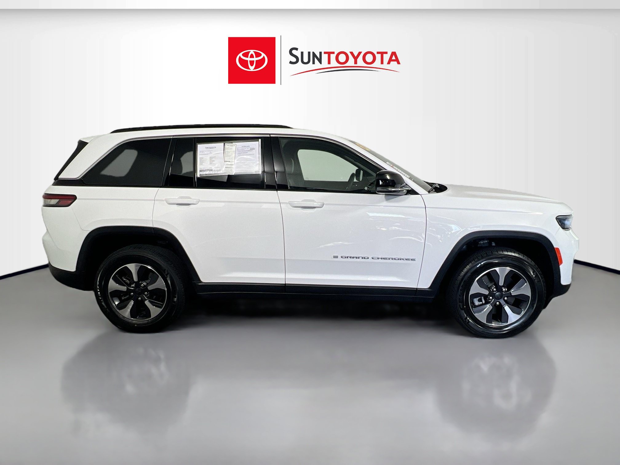 Used 2024 Jeep Grand Cherokee Limited 4xe AWD/4WD image 2