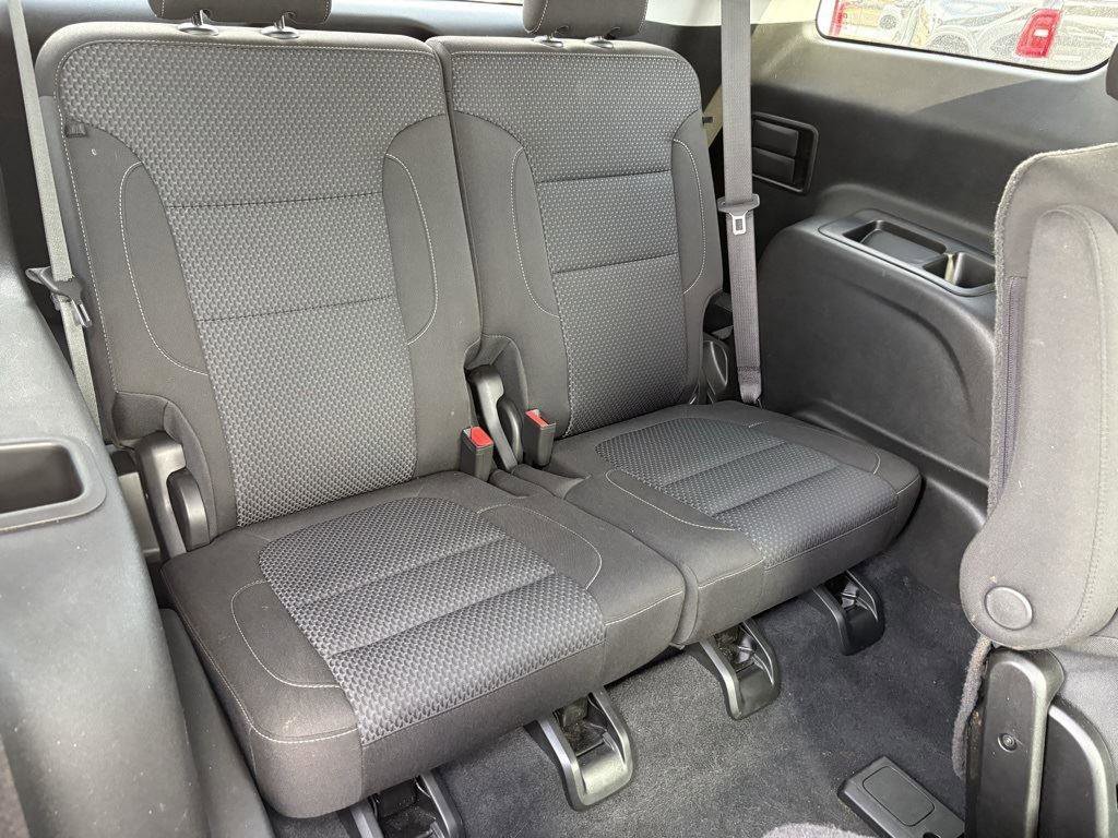 Used 2023 GMC Acadia SLE image 18