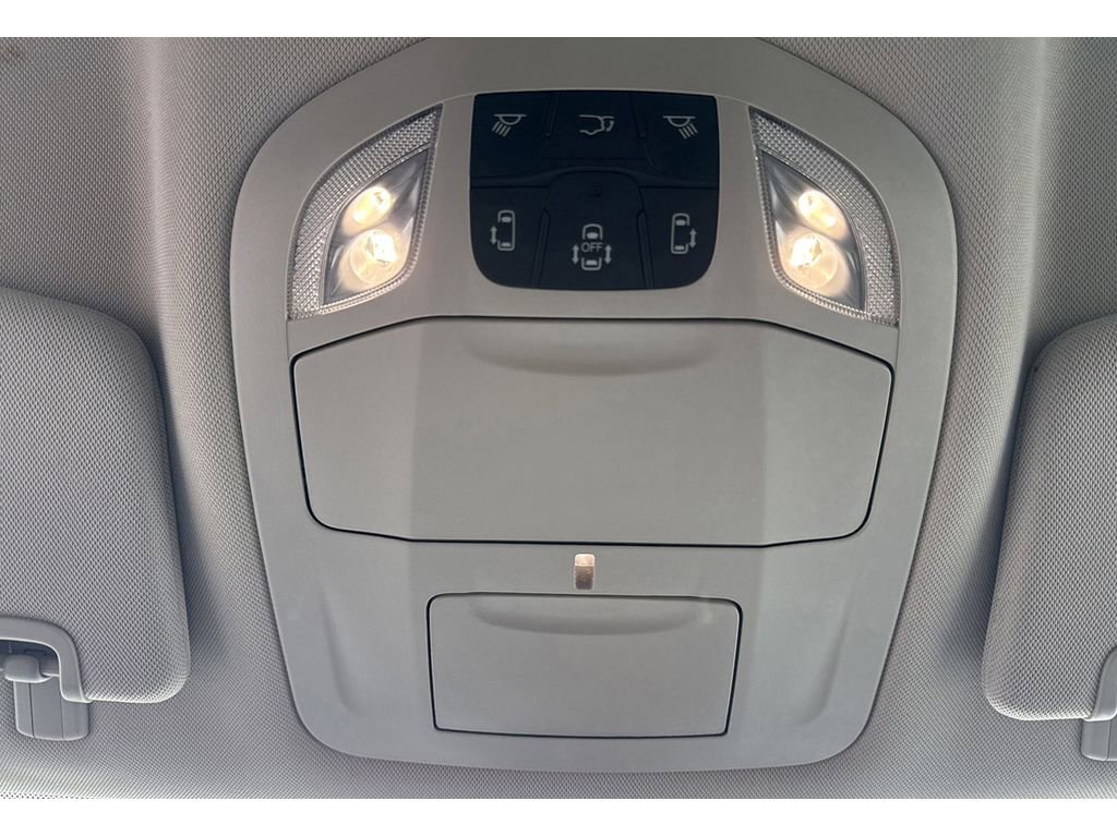 Used 2024 Chrysler Pacifica Touring-L image 19