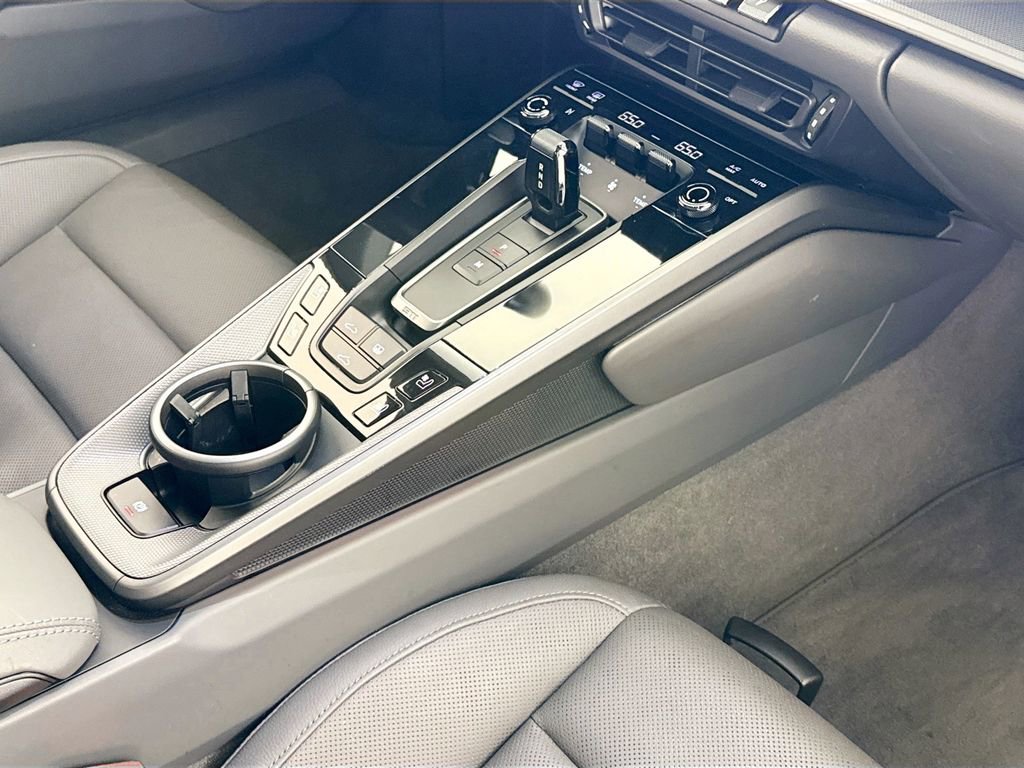 Used 2022 Porsche 911 Carrera RWD image 16