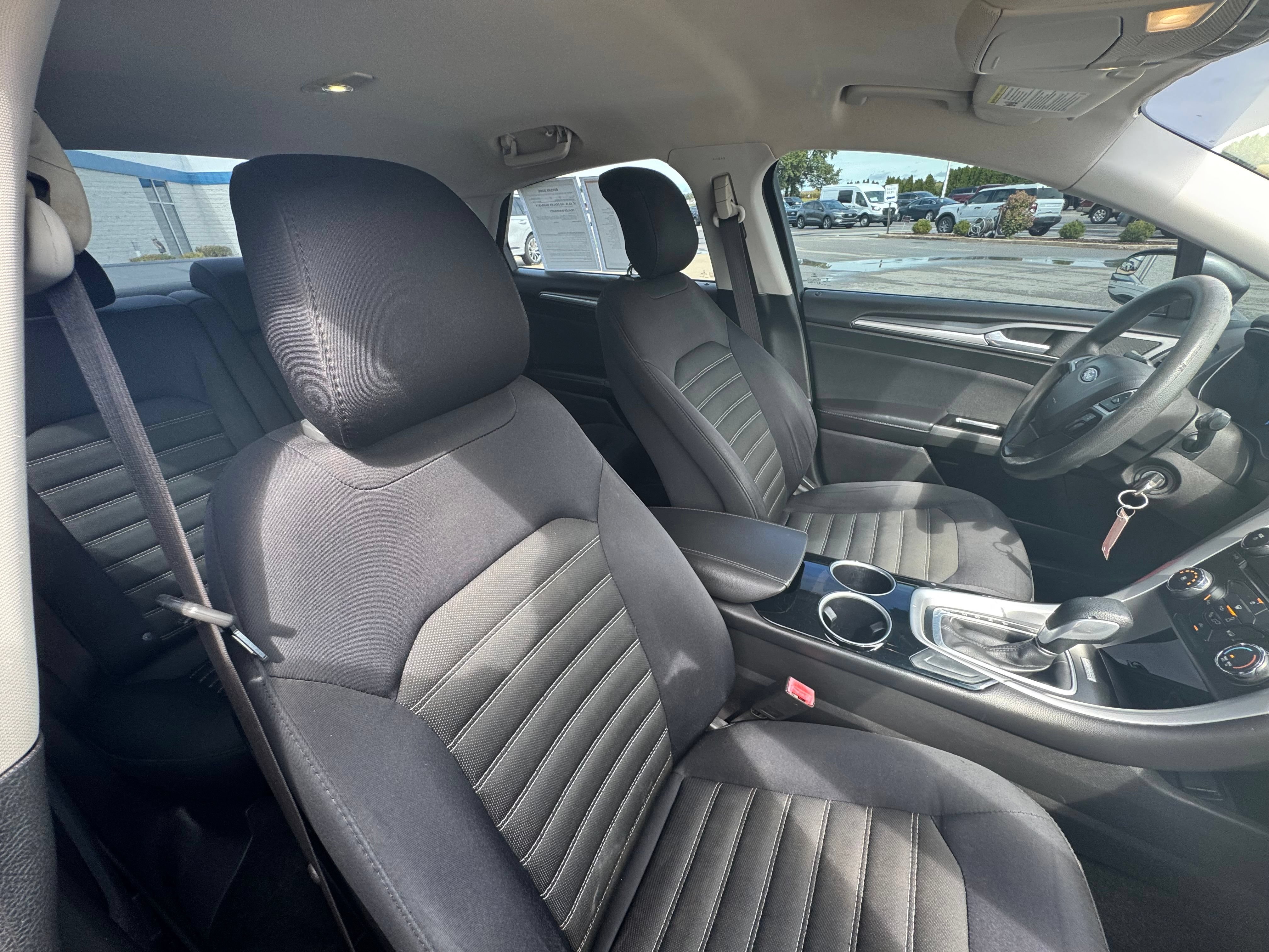 Used 2014 Ford Fusion SE FWD image 10