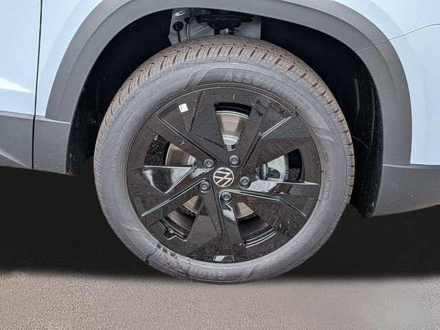 New 2026 Volkswagen Taos SE FWD image 12