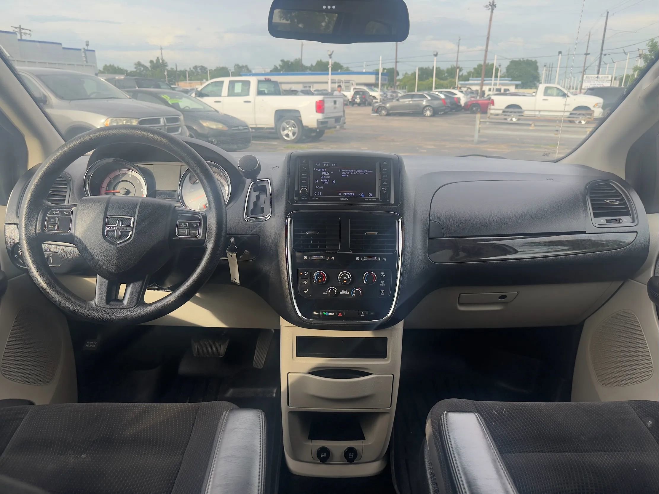 Used 2019 Dodge Grand Caravan SE w/ UConnect Hands-Free Group FWD image 20