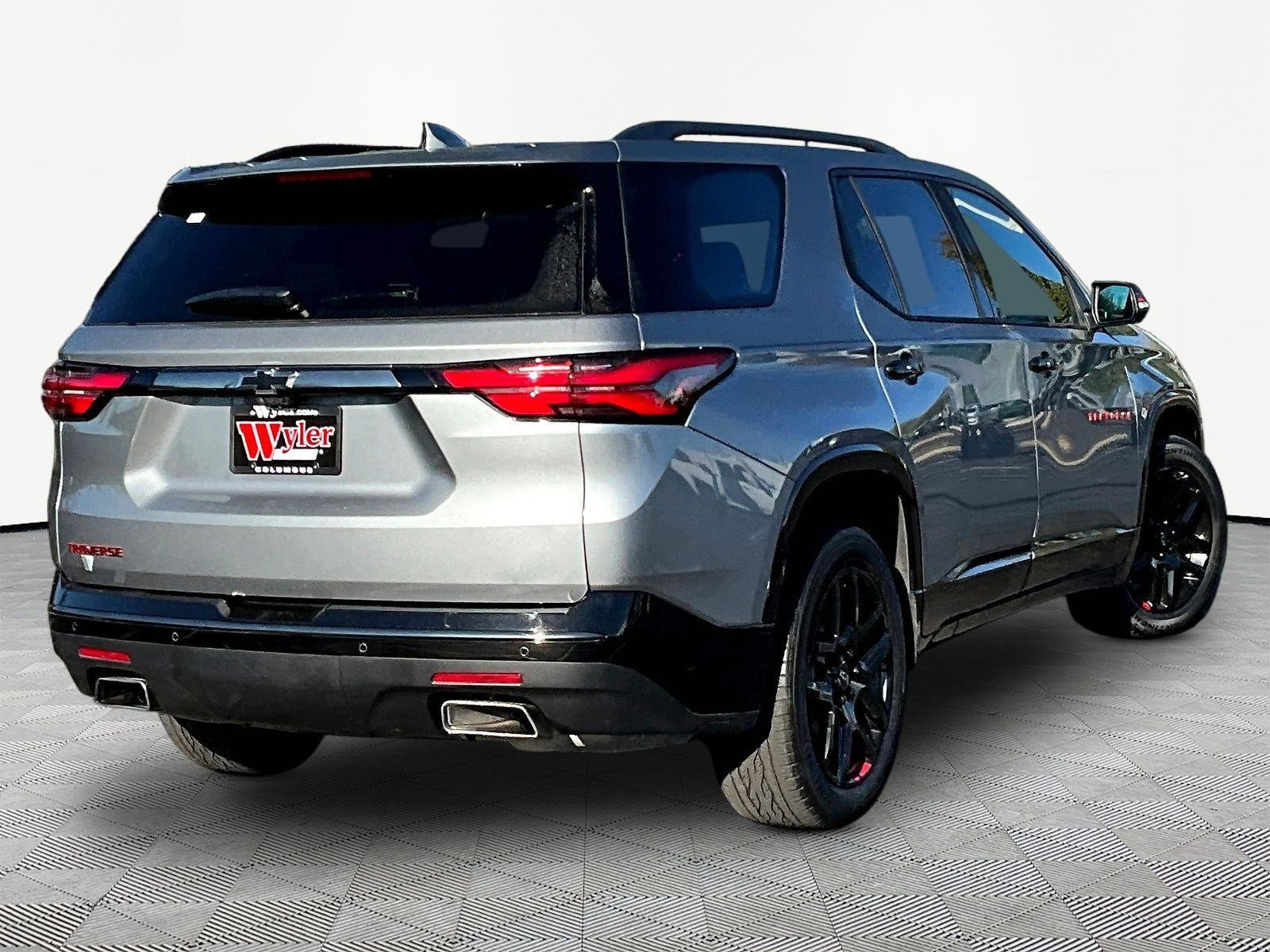 Used 2023 Chevrolet Traverse Premier w/ Redline Edition FWD image 6