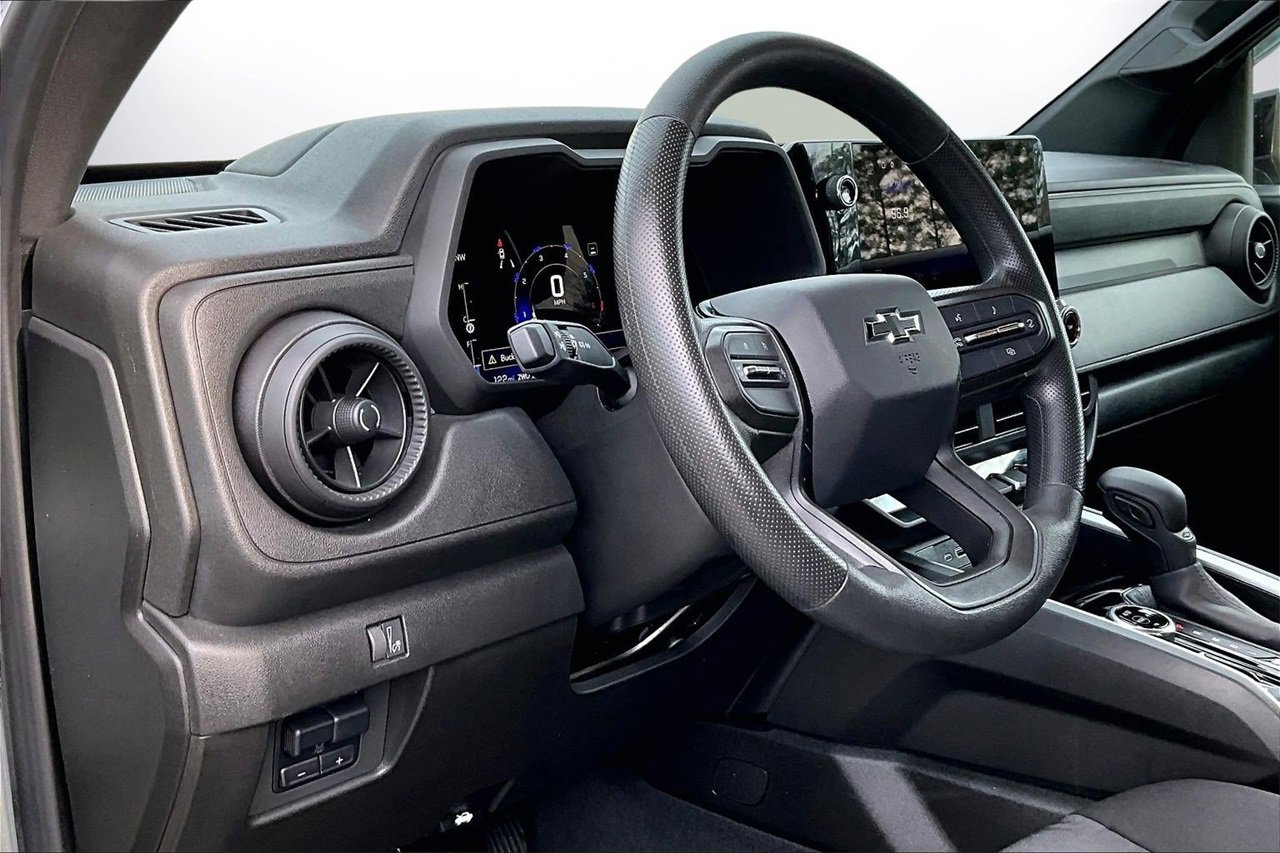 Used 2023 Chevrolet Colorado Trail Boss w/ Technology Package image 18