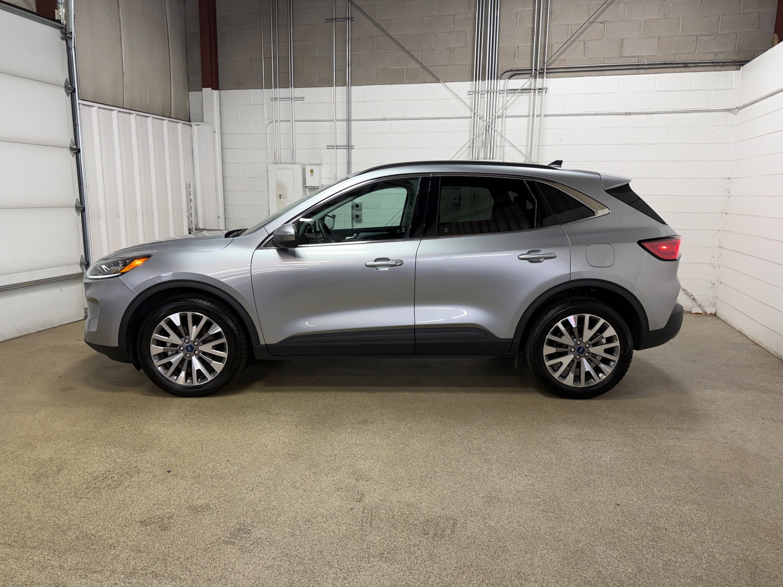 Certified 2022 Ford Escape Titanium AWD/4WD image 6