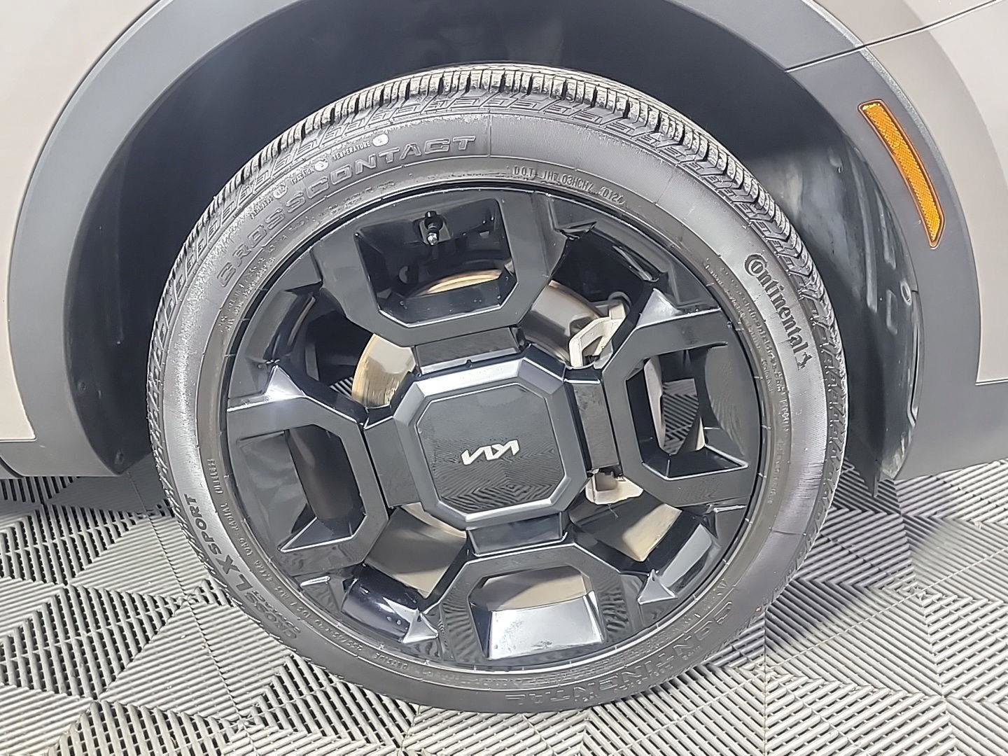 Used 2024 Kia Sorento X-Line EX image 3