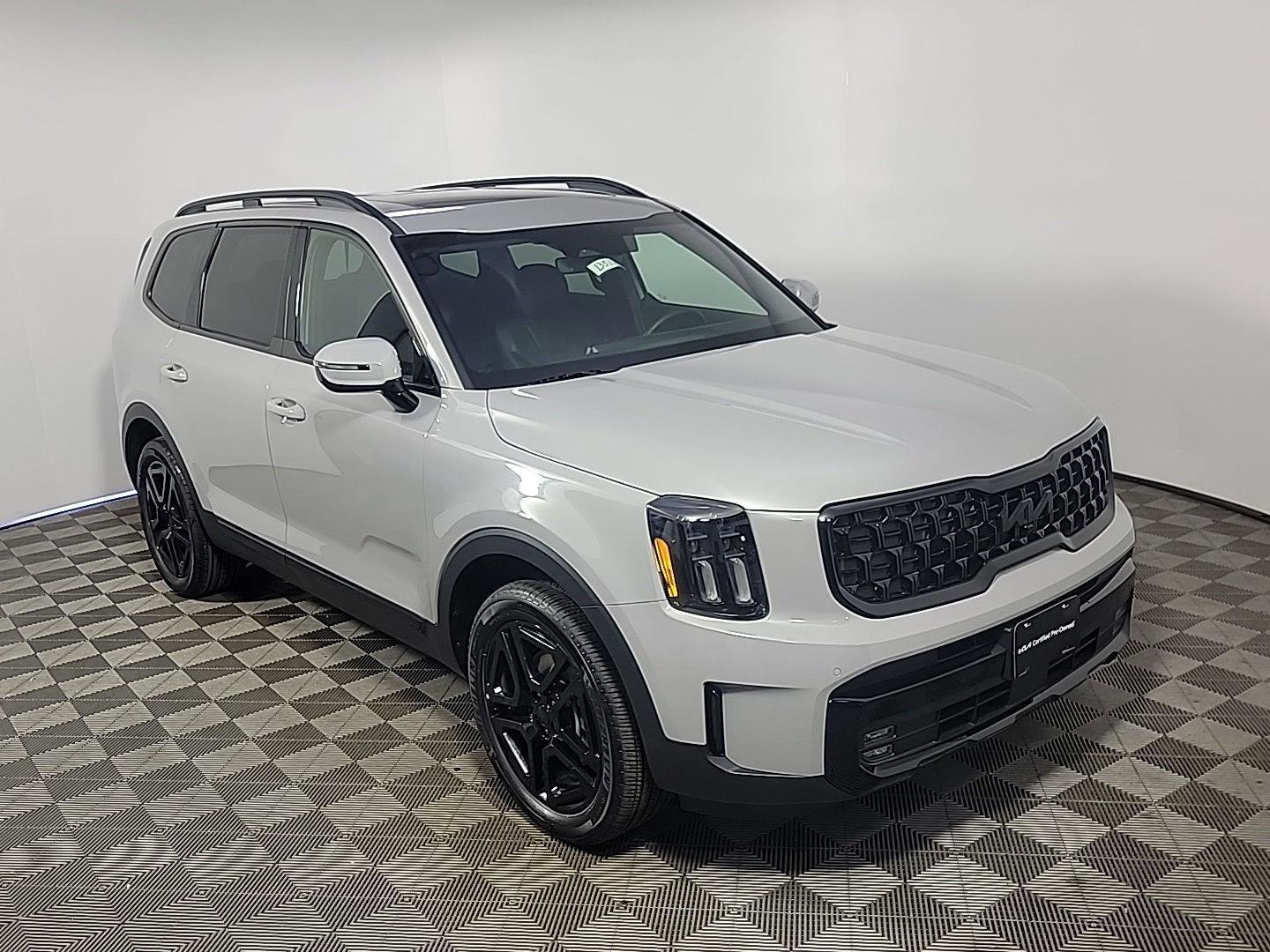 Used 2025 Kia Telluride SX X-Line image 2