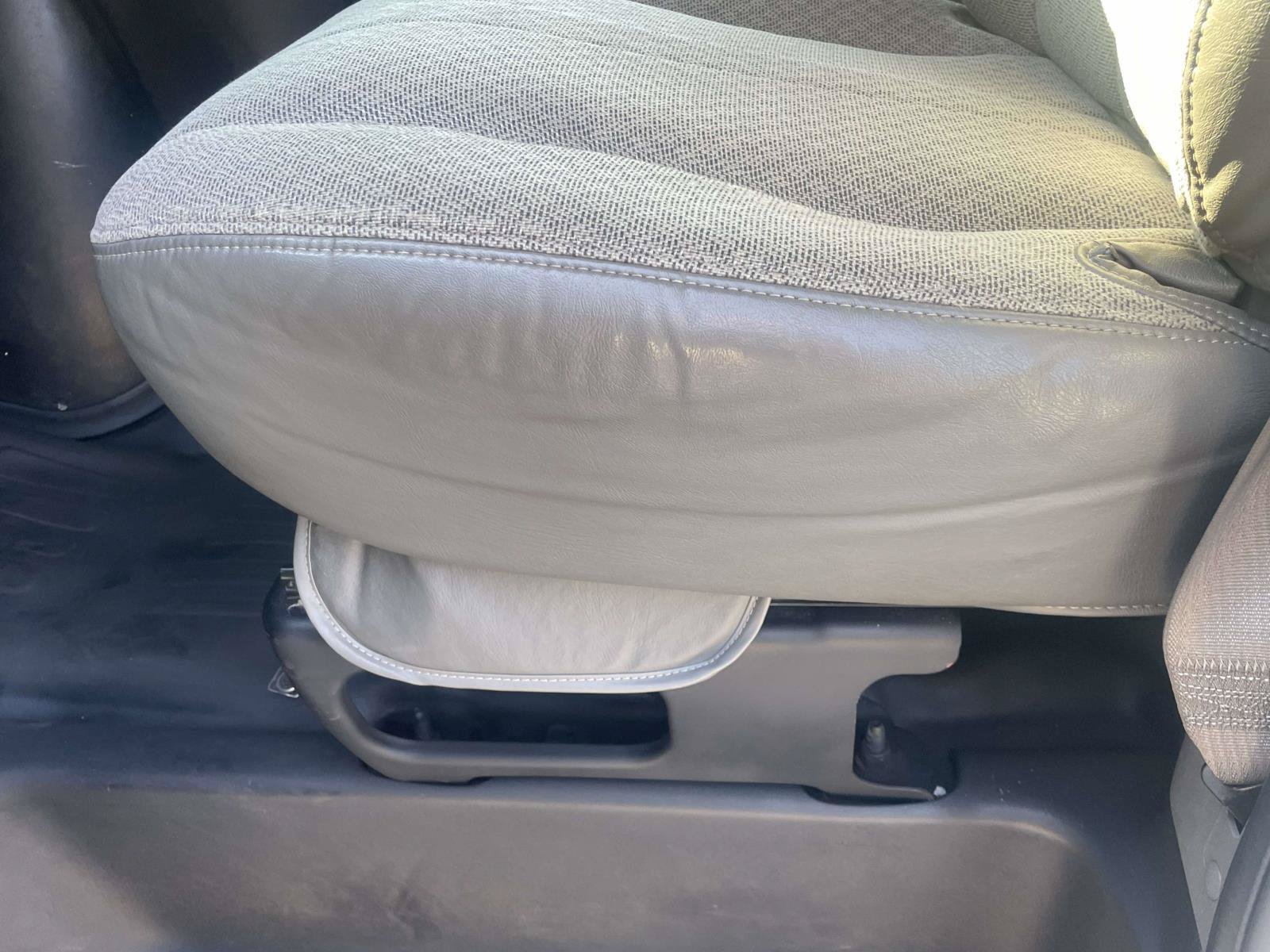 Used 2015 Chevrolet Express 2500 RWD image 13