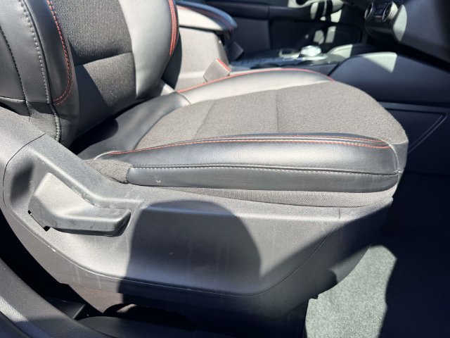 Used 2025 Ford Escape ST-Line Select AWD/4WD image 9