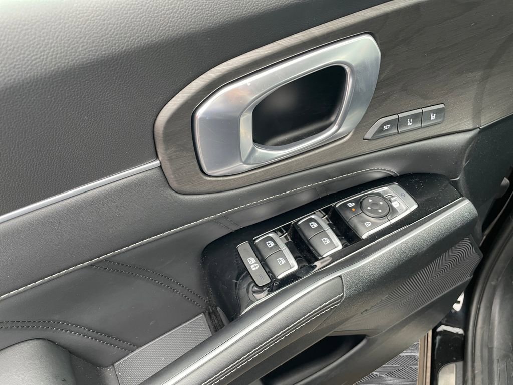 Used 2025 Kia Sorento SX Prestige image 15