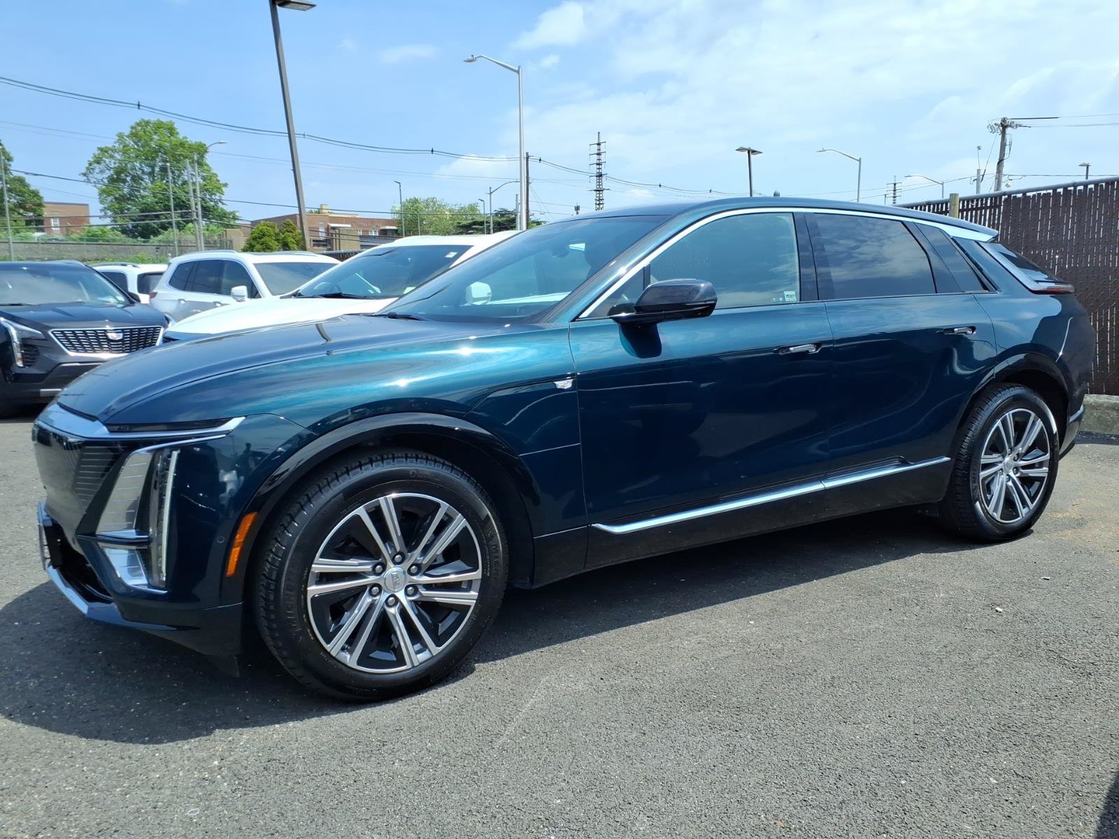 Certified 2024 Cadillac Lyriq Luxury AWD/4WD image 8