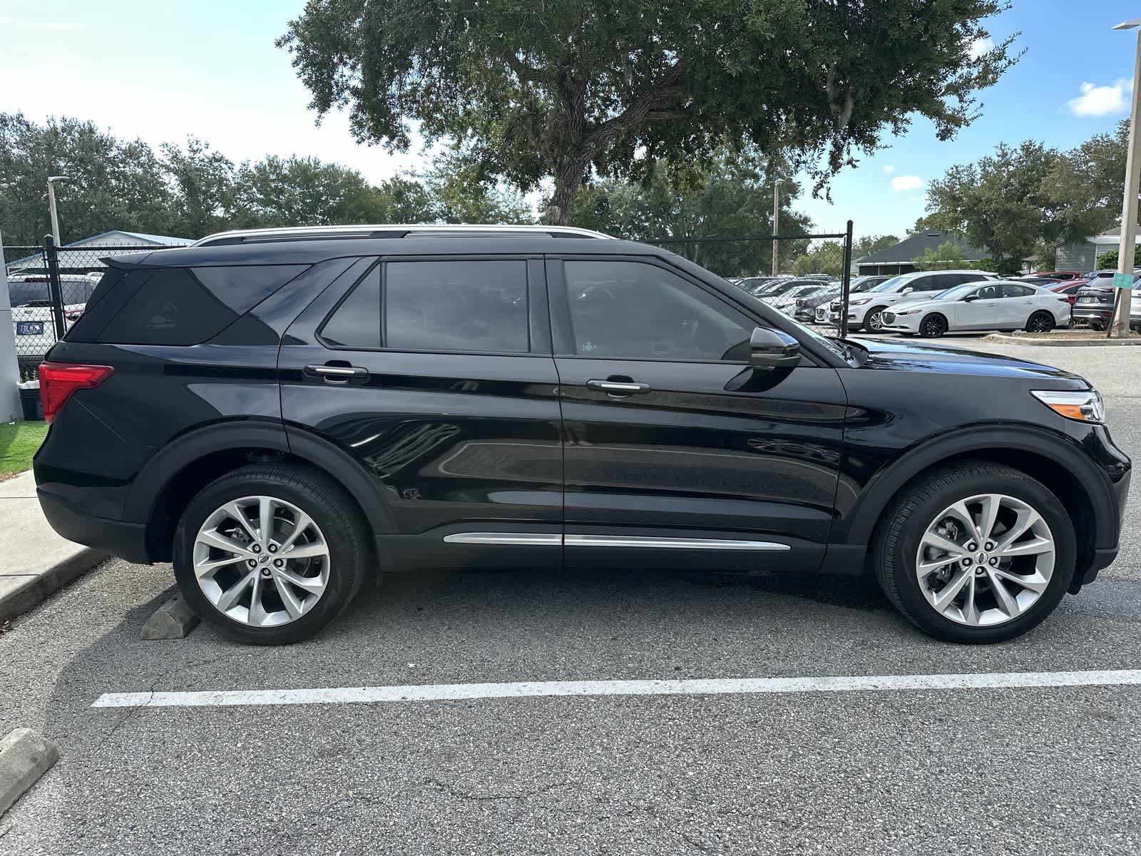 Used 2023 Ford Explorer Platinum w/ Technology Package AWD/4WD image 10