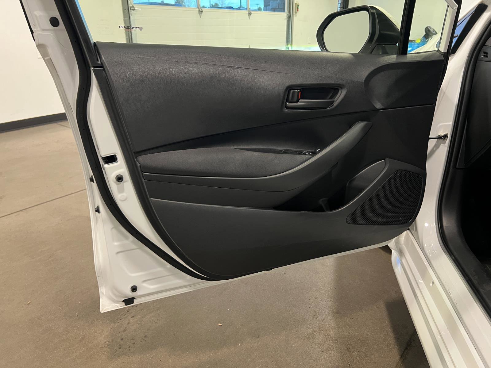 Used 2023 Toyota Corolla LE image 24