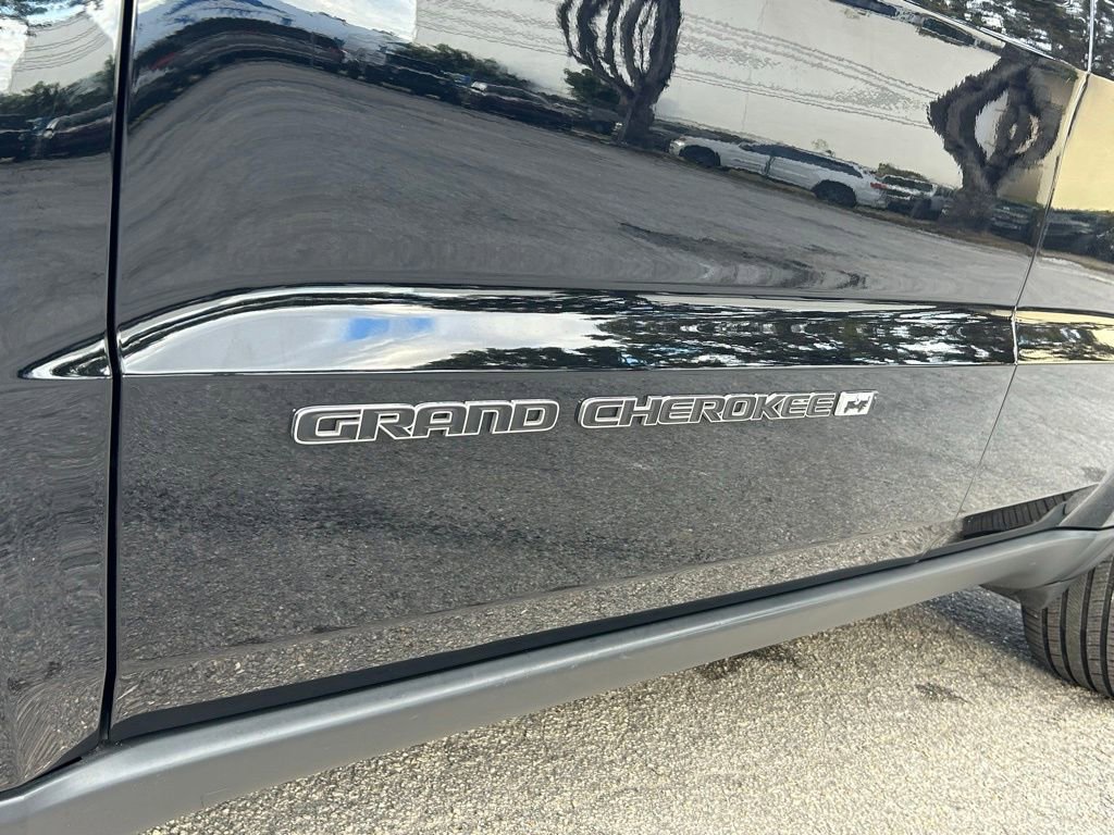 Certified 2022 Jeep Grand Cherokee Laredo E image 26