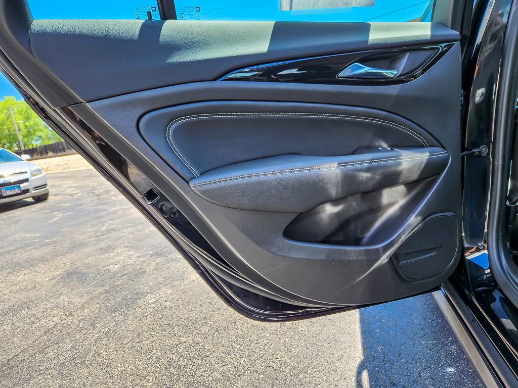 Used 2018 Buick Regal Essence w/ Sights and Sounds Package AWD/4WD image 18