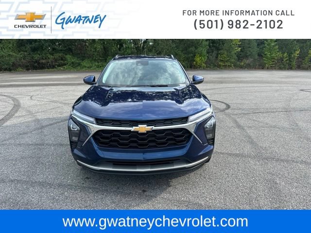 Used 2024 Chevrolet Trax LT w/ Driver Confidence Package FWD image 2