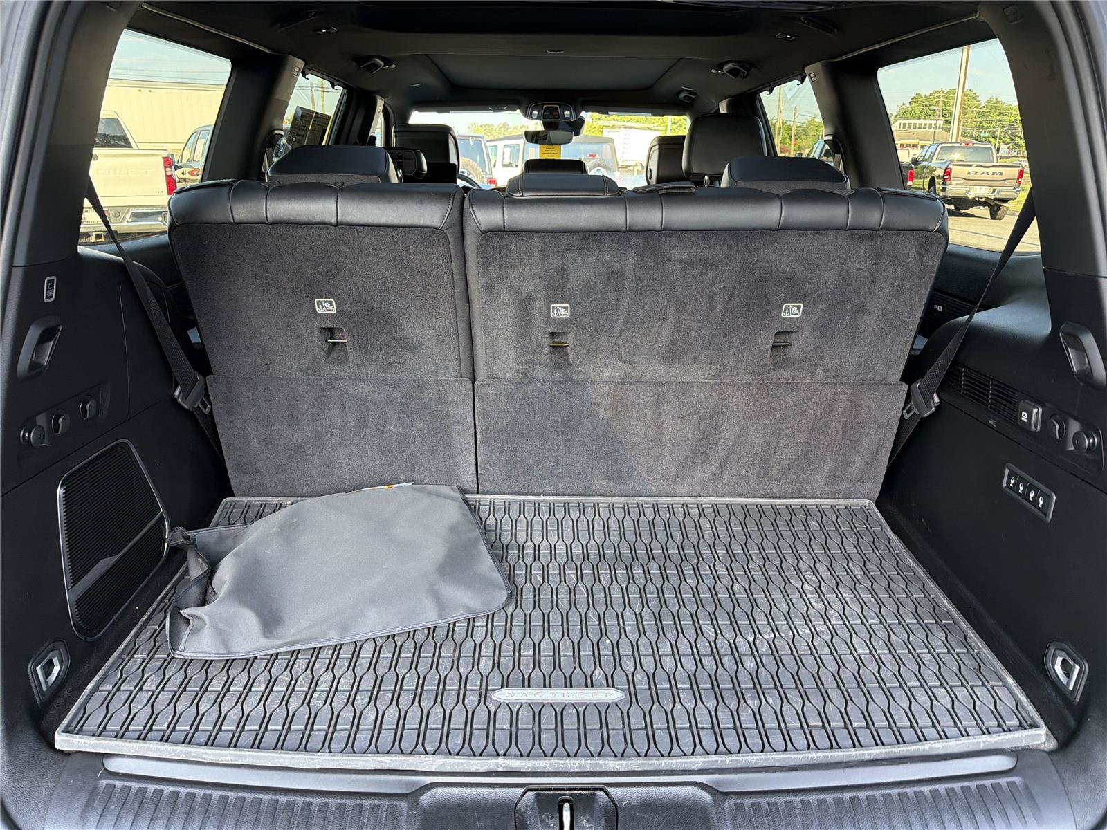 Used 2024 Jeep Wagoneer Series II w/ Convenience Group I AWD/4WD image 19
