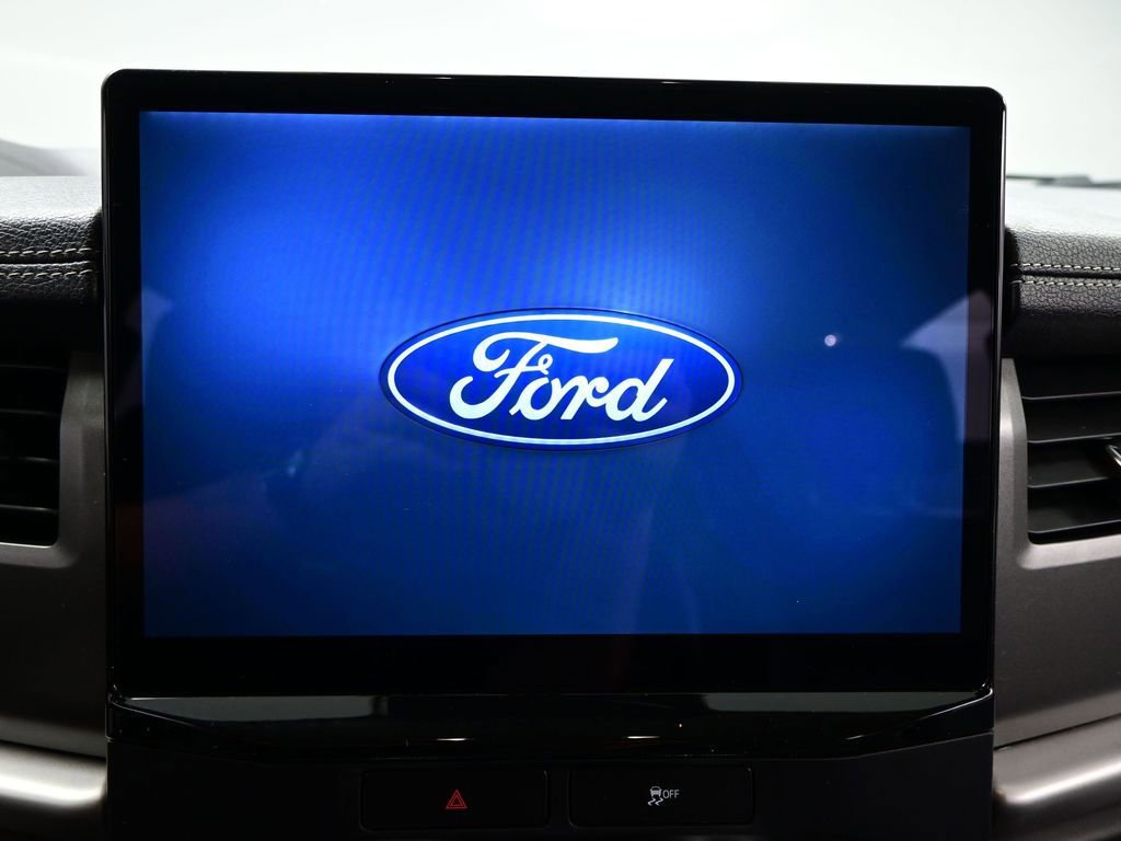 Used 2023 Ford Expedition XLT image 16