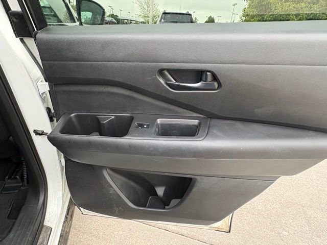 Used 2024 Nissan Pathfinder SV w/ SV Premium Package AWD/4WD image 31