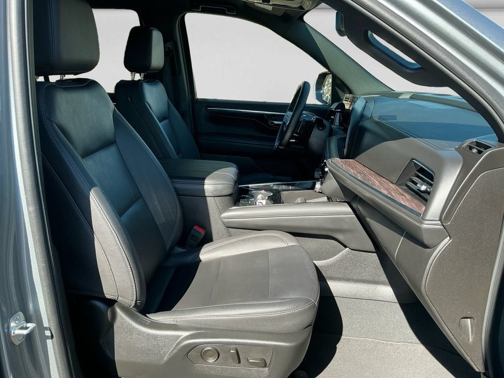 Used 2025 Chevrolet Tahoe Z71 AWD/4WD image 15