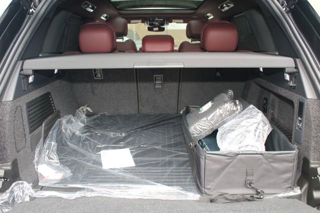 New 2026 Land Rover Range Rover SE image 12