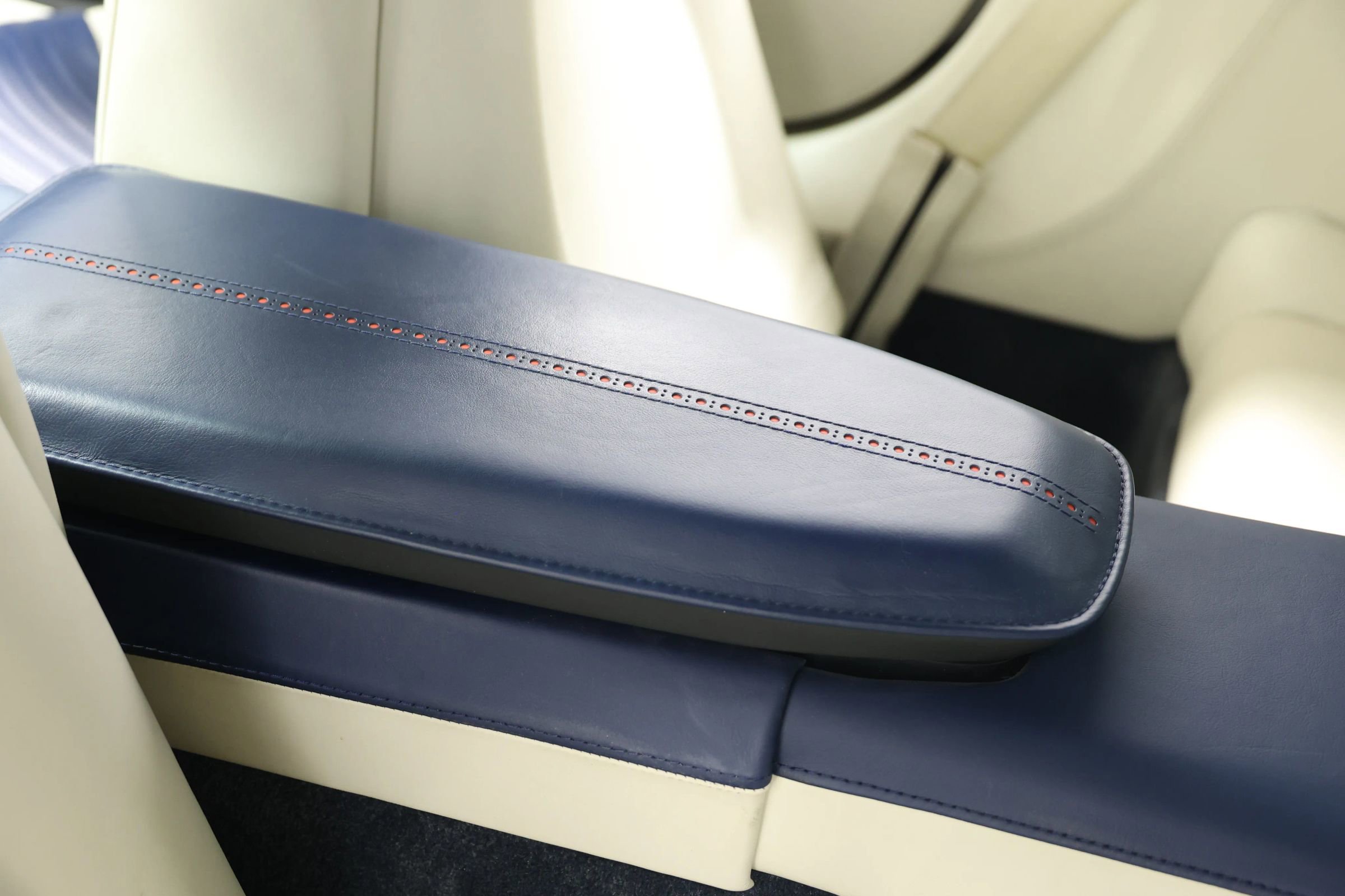 Used 2017 Aston Martin DB11 V12 image 60