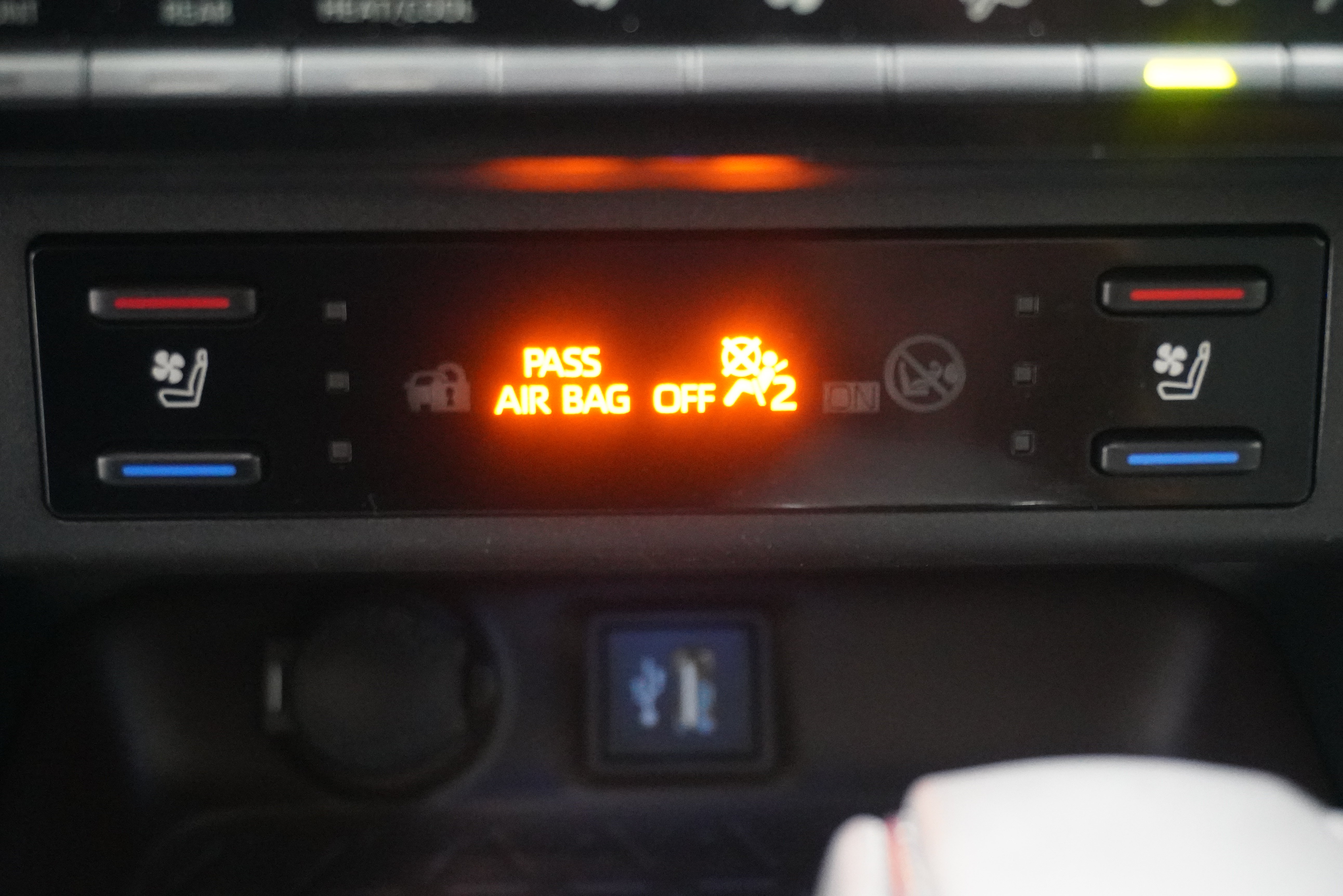 Used 2023 Toyota RAV4 Limited FWD image 24